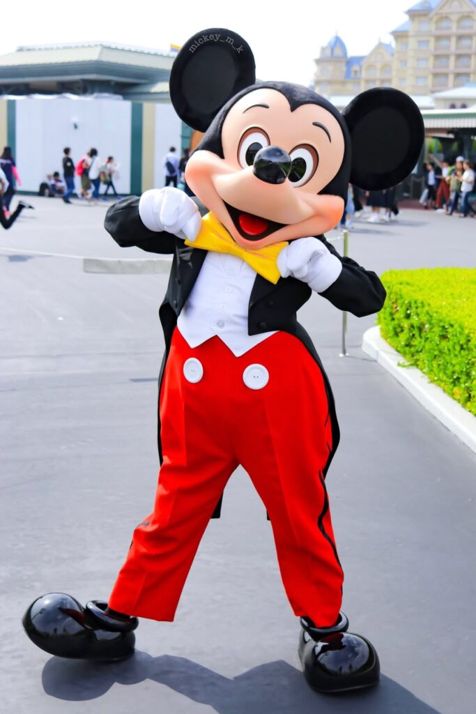Personajes: Mickey y Minnie